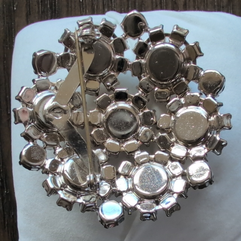 VINTAGE LARGE RHINESTONE CLUSTER BROOCH - Picture 3 of 6